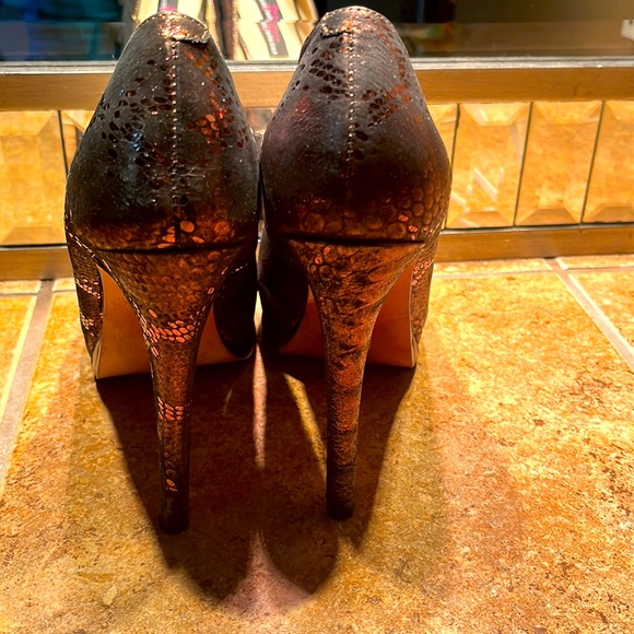 Bronze Snake Skin Leather Pumps - Picture 5 of 9